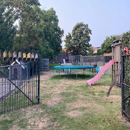 Hotel In With Garden *